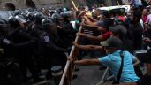 CNTE choca con policías frente a Palacio Nacional (Video)