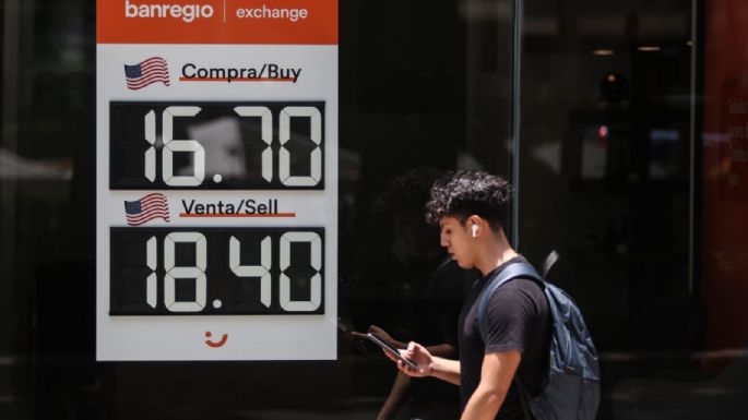 Peso gana ligeramente en espera del recorte de la Fed