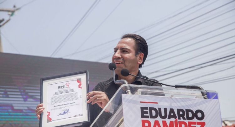 Ramírez Aguilar recibe constancia de mayoría; llama a “construir la paz” en Chiapas