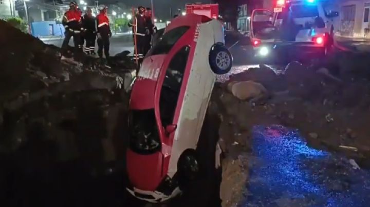 Taxista cae a un socavón en la alcaldía Iztapalapa de la CDMX (Video)