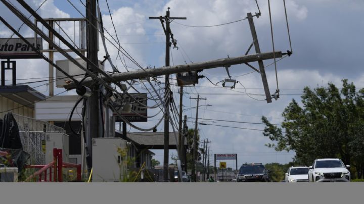 Sin electricidad, agua y en medio de un calor sofocante, millones padecen estragos de "Beryl" en Houston