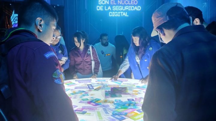 "Misión Cyborg" la exposición que busca acercar a jóvenes a las finanzas digitales