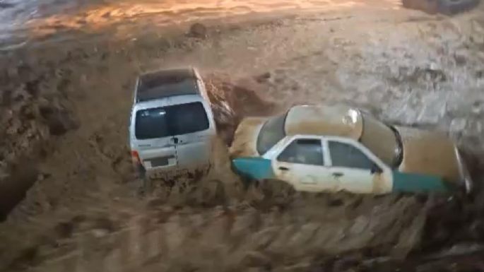 Emergencia en Tlapa por lluvias: Personas y vehículos son arrastrados; hay cuatro desaparecidos