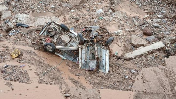 Daños por lluvias en Tlapa: un muerto, dos desaparecidos, 6 rescatados y vehículos arrastrados (Videos)