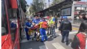 Accidente de Metrobús con motociclista deja 12 lesionados