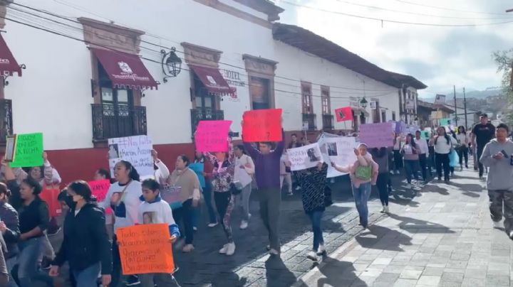 Marchan en Pátzcuaro para exigir la aparición de cinco jóvenes