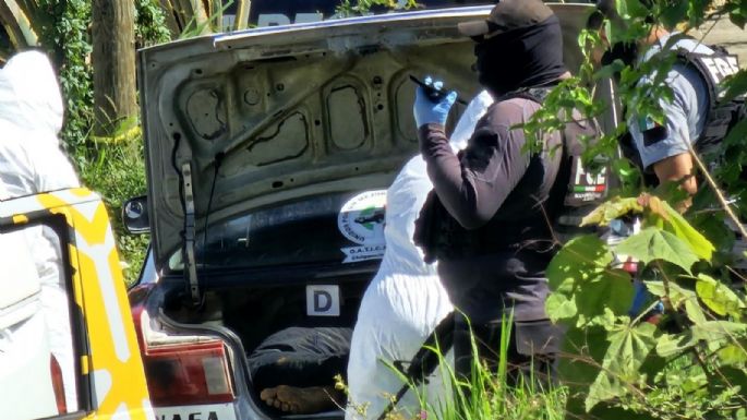Hallan tres cuerpos cercenados dentro de un taxi en Chilpancingo, Guerrero