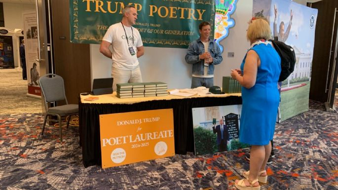 “El poeta más grande”: así venden el libro de las frases de Trump en la Convención Republicana