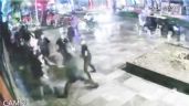 Se viraliza una golpiza que supuestos cadeneros de un bar dan a un joven en Puebla (Video)