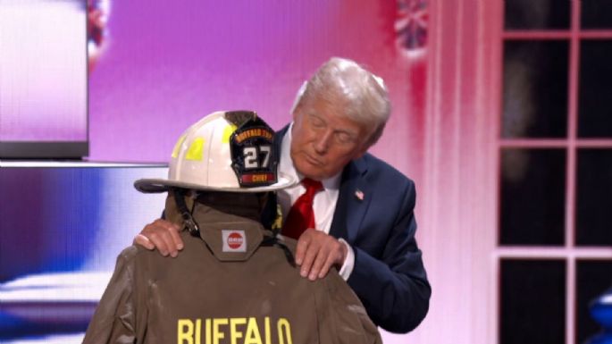 Trump rinde homenaje al bombero fallecido durante su mitin en Pensilvania