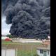 Incendio en maderería provoca el cierre de la carretera Puebla-Atlixco; evacúan a estudiantes