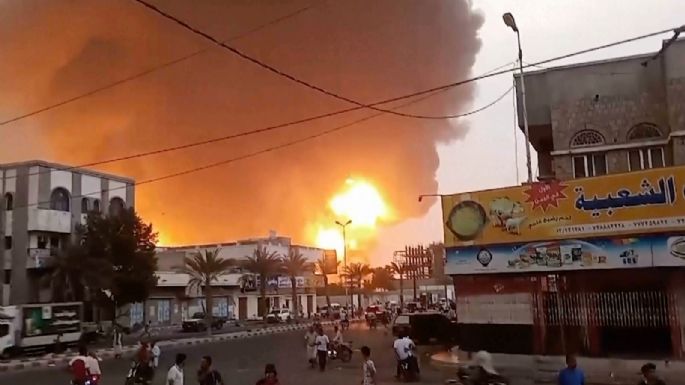 Israel bombardea varios objetivos hutíes de Yemen en respuesta a ataques (Videos)