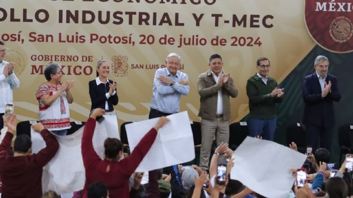 Reciben con protestas a AMLO y a Sheinbaum en mitin en San Luis Potosí