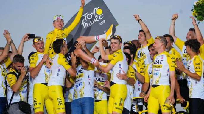 Pogacar conquista el Tour de Francia por tercera ocasión y celebra ganando la última etapa