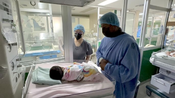 Médicos del IMSS en Ensenada salvan la vida de una bebé que fue apuñalada por su madre