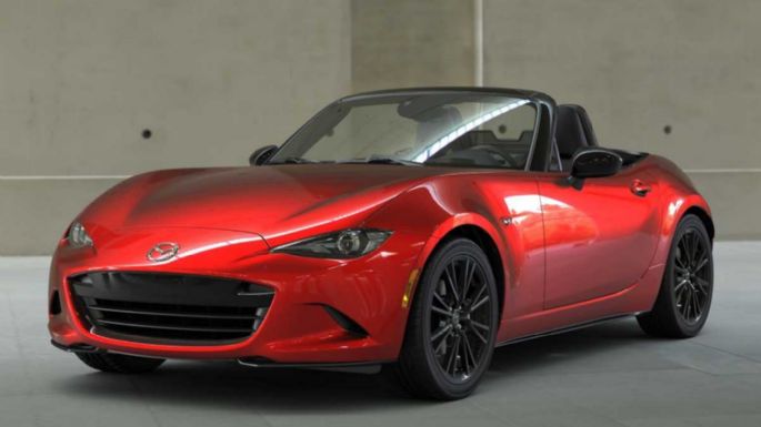 Joven se vuelve viral por pedir a Mazda respetar precio de 520 pesos de un MX-5 2024