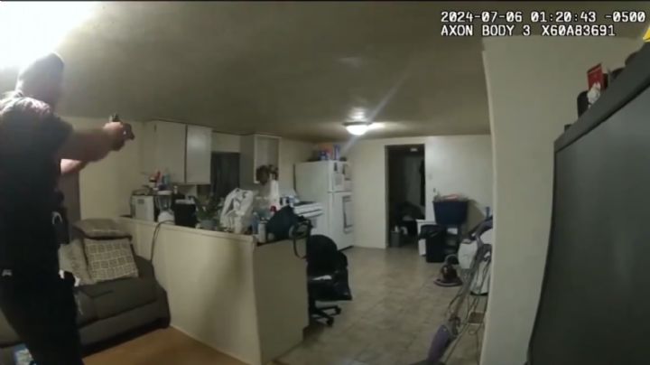 Policía mata a tiros en su casa a una mujer que había llamado a emergencias (Video)