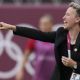 FIFA suspende un año a la entrenadora de Canadá femenil por espionaje en los Juegos Olímpicos