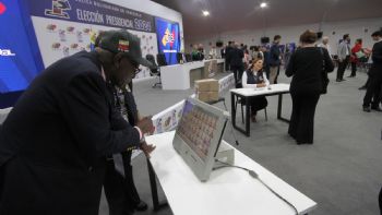 Inician elecciones presidenciales en Venezuela