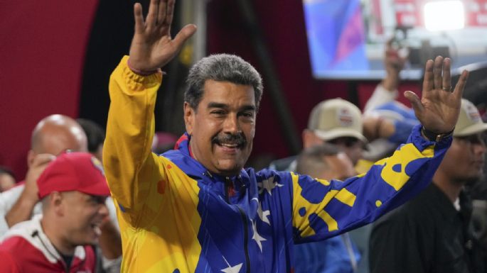 Maduro festeja el triunfo que le atribuye el CNE y dice que impedirá un estallido de violencia