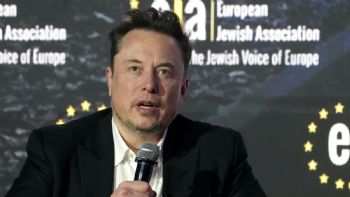 Elon Musk comparte video manipulado con IA que imita la voz de Kamala Harris