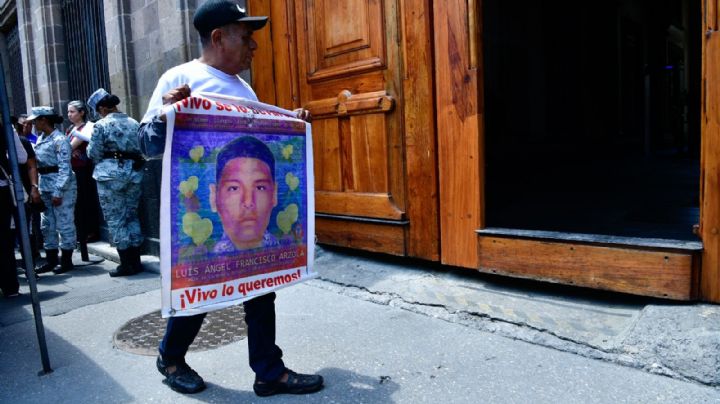 Restos analizados no coinciden con los 43 de Ayotzinapa; pactan nueva reunión con AMLO y Sheinbaum