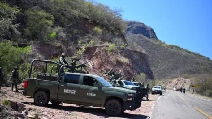 Reportan enfrentamiento entre grupos armados y el Ejército en la sierra de Badiraguato