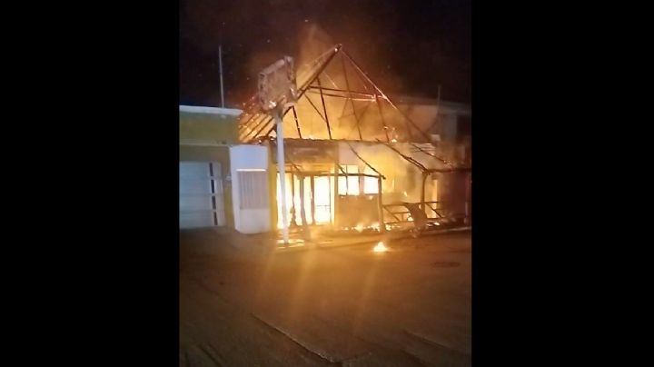 Restaurante de Coatzacoalcos anuncia su cierre tras ser incendiado con bombas molotov (Video)