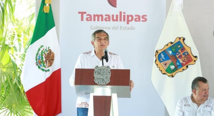 Apadrinan Américo y María a estudiantes de Xicoténcatl; presupuesto sin límites para becas
