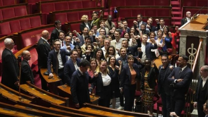 Legisladores electos en Francia inician conversaciones para formar el nuevo gobierno