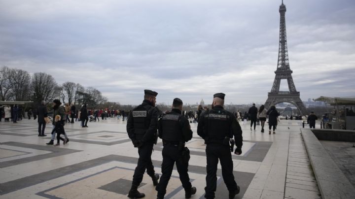 Policía detiene a hombre que provocó evacuación de la Torre Eiffel horas antes de la clausura