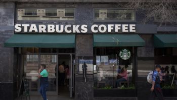 Starbucks reemplaza a su director general con el presidente de Chipotle