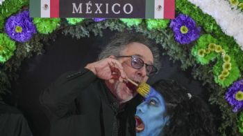 Burton y el elenco de “Beetlejuice Beetlejuice” visitan México