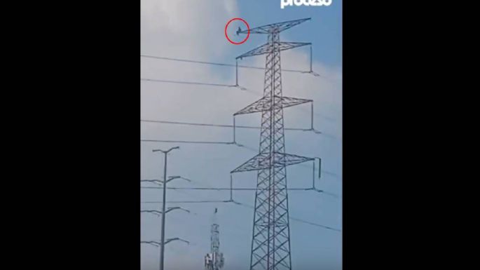 Un hombre escala a lo más alto de una torre de alta tensión en Atizapán (Video)