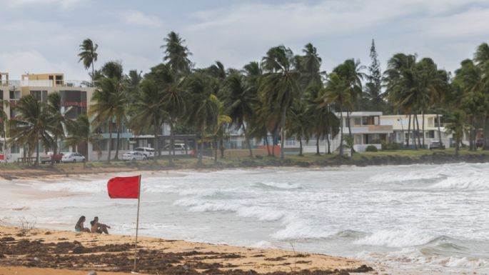 “Ernesto” se fortalece tras pasar por Puerto Rico; prevén que se convierta en huracán