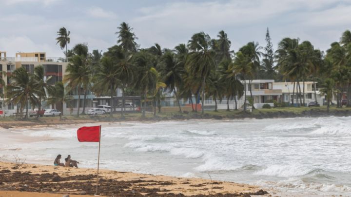 “Ernesto” se fortalece tras pasar por Puerto Rico; prevén que se convierta en huracán