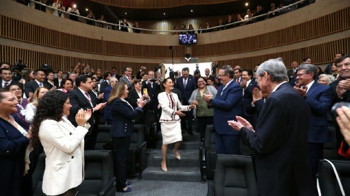 “Es un honor estar con Claudia hoy” el grito afuera del TEPJF que marcó el cambio de estafeta