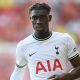 El Tottenham suspendió a Yves Bissouma por inhalar “gas de la risa”