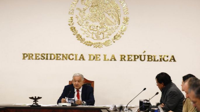 AMLO felicitó a Osmar Olvera y Juan Manuel Celaya por su medalla de plata en clavados en París 2024