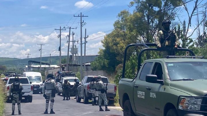 Asesinan a cuatro hombres y una mujer dentro de una recicladora en Apaseo el Alto