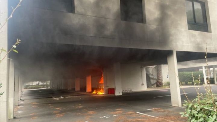 Un policía herido durante el incendio deliberado de una sinagoga en Francia