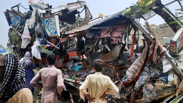 Al menos 36 muertos en dos accidentes de autobús en Pakistán