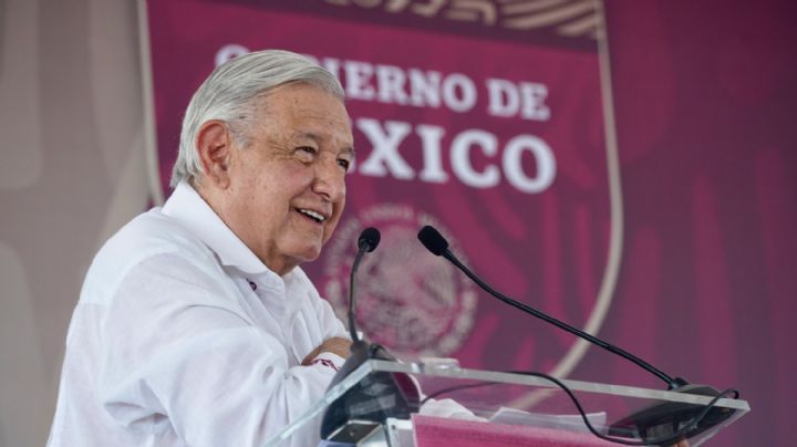 AMLO anuncia “reconocimiento” a Claudio X. González, Loret y Ferriz: “nos han ayudado muchísimo”