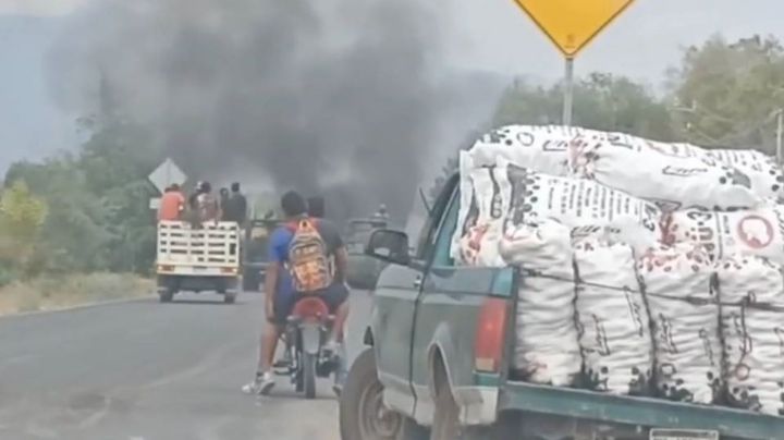 Atacan instalaciones policiacas con drones y queman unidades en Tierra Caliente