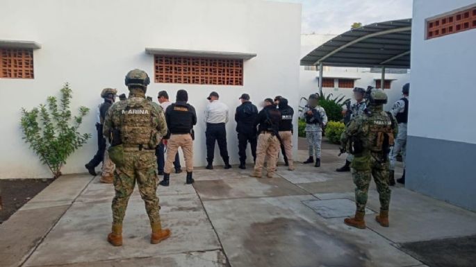 Detienen a ocho policías por filtrar información al CJNG en Colima