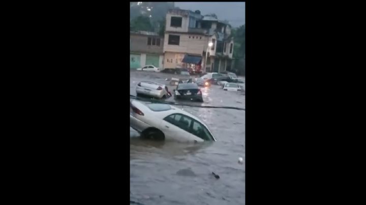 Tejupilco: tromba desborda río, inunda casas y arrastra vehículos (Videos)