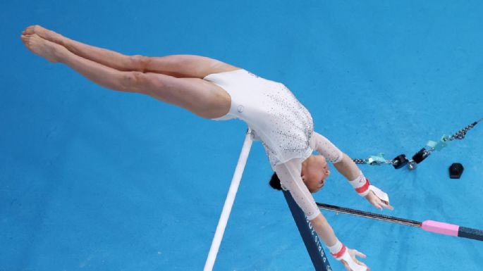 Kaylia Nemour, la gimnasta francesa que compite por Argelia, gana oro en barras asimétricas