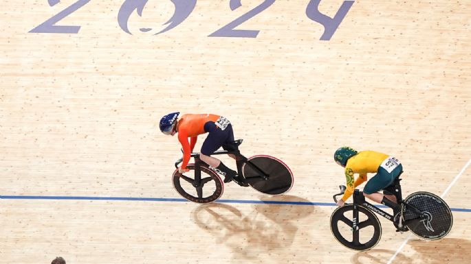 Ciclistas chocan durante prueba de velocidad en París 2024 (Video)