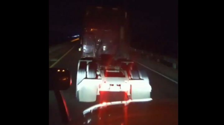 Trailero embiste a delincuentes que intentaban asaltarlo en la autopista Puebla-Orizaba (Video)