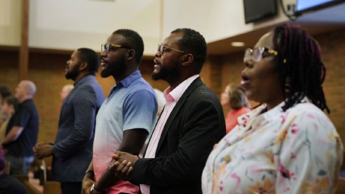 Los haitianos de Ohio encuentran solidaridad en la iglesia tras falsa acusación de comer mascotas